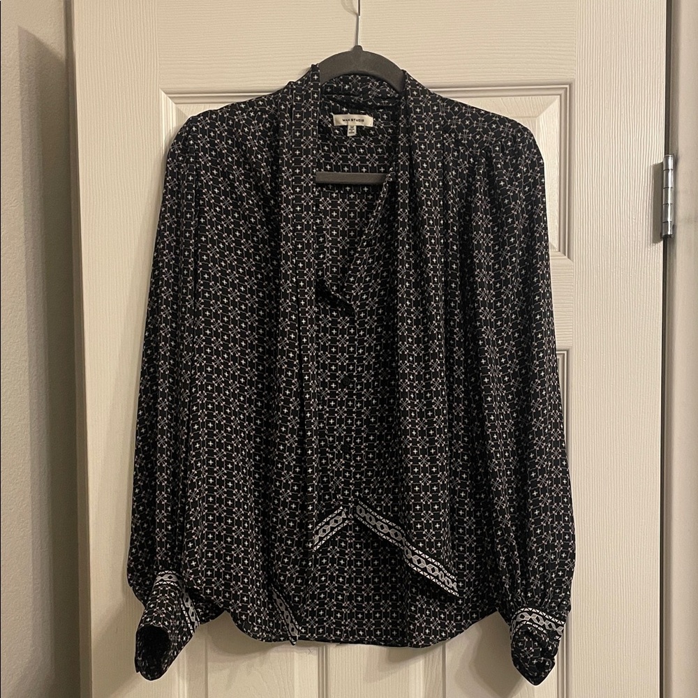 Max Studio Black and White Patterned Blouse